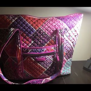 Vera Bradley Iconic Vera Tote
IN MODERN MEDLEY